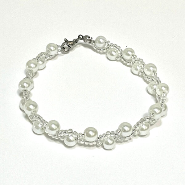 Glass Pearl Bracelet in the color white.